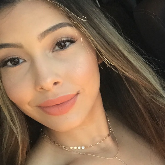 Meet your Posher, Jessica - Picture 1 of 1